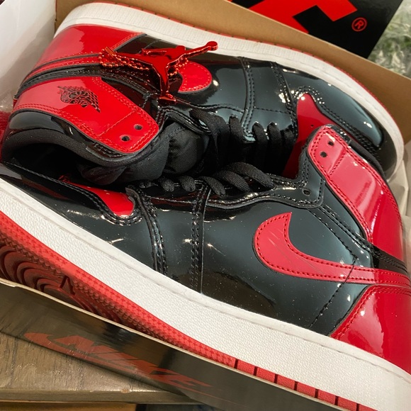 Jordan 1 Patent Bred - Picture 1 of 2